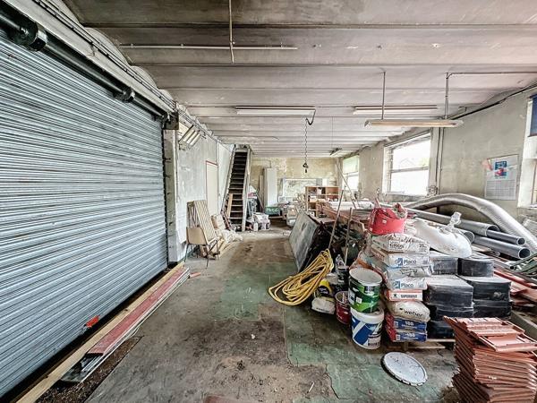 Local d'activité situé à l'entrée de Meaux sur un axe passant - 200 m2.