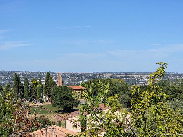 Belle maison familiale 7 pièces de 158m² sur un terrain de 1500m² à vendre en exclusivité dans votre agence Nestenn dans le charmant village de Pompertuzat.