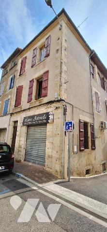 VIC-FEZENSAC, immeuble de rapport en centre ville