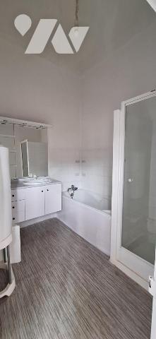 VIC-FEZENSAC, immeuble de rapport en centre ville