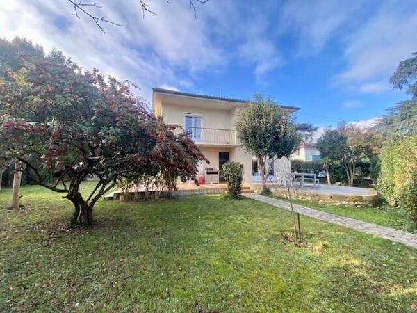 Auch basse-ville / Maison individuelle lumineuse 130m2, sur grande parcelle clôturée