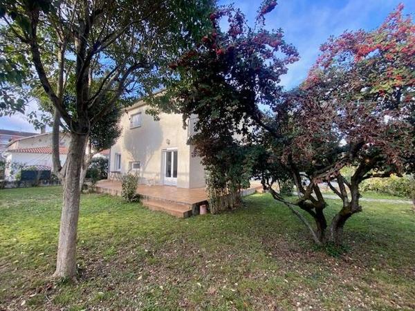 Auch basse-ville / Maison individuelle lumineuse 130m2, sur grande parcelle clôturée