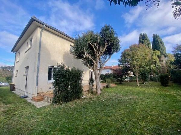 Auch basse-ville / Maison individuelle lumineuse 130m2, sur grande parcelle clôturée