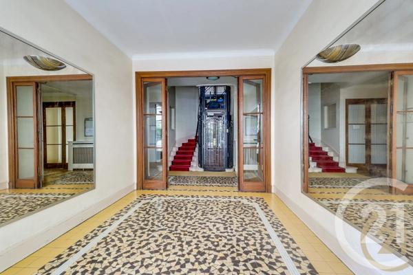 Appartement à vendre  2 pièces - 63,59 m 2   PARIS  - 75017