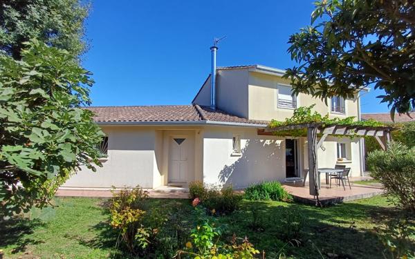 Maison à vendre    6 pièces •  Montussan