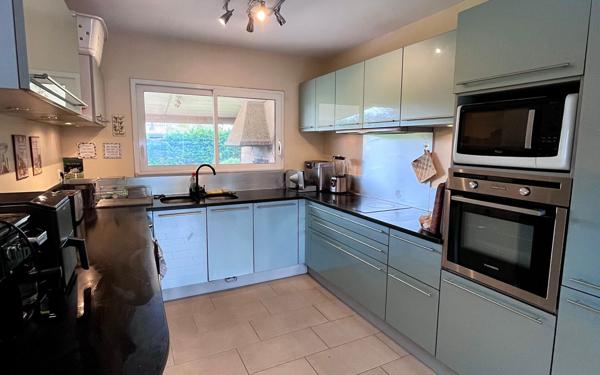 Maison à vendre    6 pièces •  Montussan