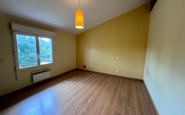 Maison à vendre    6 pièces •  Montussan