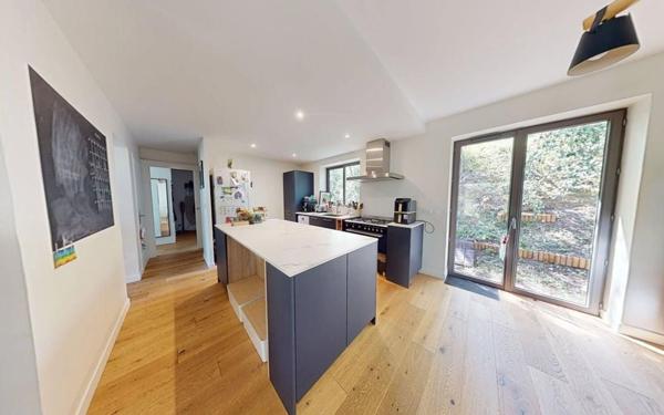 Maison à vendre    5 pièces • 135 m2 Albigny-sur-Saône