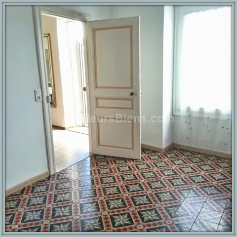 Maison De Village, 5 pièce(s), surface de 120m2, situé sur la commune de SAUSSAN .