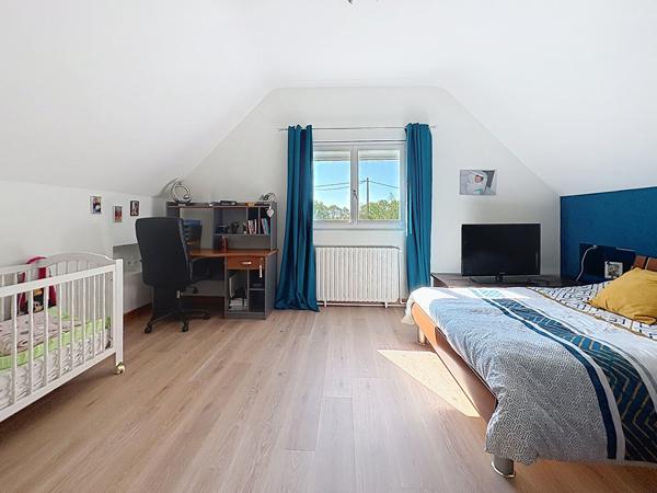 Superbe maison familiale de plus de 180 m² avec piscine chauffée et terrain de 2 400 m² à Briollay