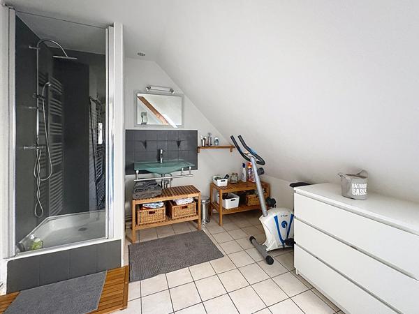 Superbe maison familiale de plus de 180 m² avec piscine chauffée et terrain de 2 400 m² à Briollay