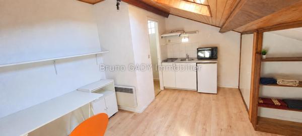 Ensemble immobilier. Immeuble de rapport avec 13 appartements loués meublés sur TALENCE. Rapport net 77616 euros