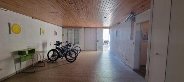 Ensemble immobilier. Immeuble de rapport avec 13 appartements loués meublés sur TALENCE. Rapport net 77616 euros