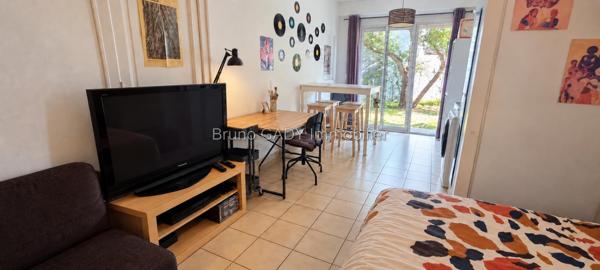 Ensemble immobilier. Immeuble de rapport avec 13 appartements loués meublés sur TALENCE. Rapport net 77616 euros