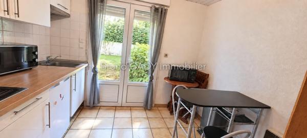 Ensemble immobilier. Immeuble de rapport avec 13 appartements loués meublés sur TALENCE. Rapport net 77616 euros
