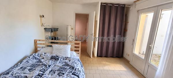 Ensemble immobilier. Immeuble de rapport avec 13 appartements loués meublés sur TALENCE. Rapport net 77616 euros