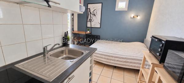 Ensemble immobilier. Immeuble de rapport avec 13 appartements loués meublés sur TALENCE. Rapport net 77616 euros