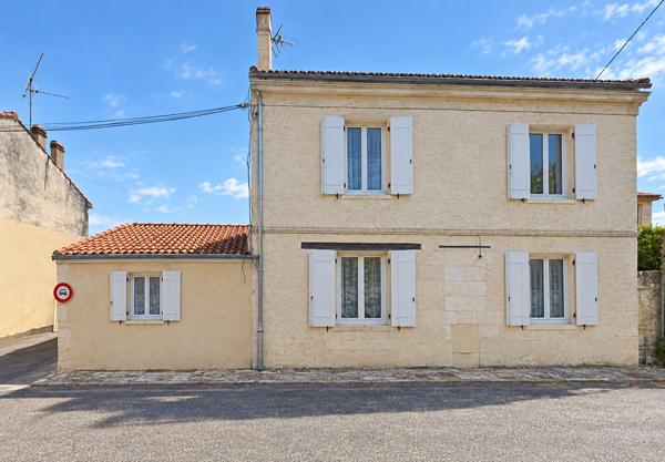 IMMEUBLE DE RAPPORT RÉNOVÉ – 5 APPARTEMENTS – AUX PORTES D'ANGOULEME