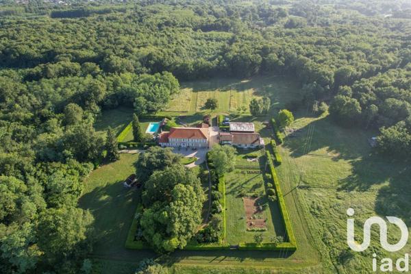 Domaine 12 pièces de 460 m² à Lesparre-Médoc (33340)