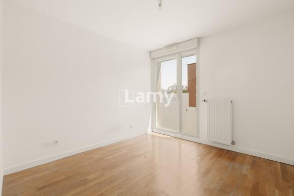 Appartement t2 avec terrasse. garage en sus à treize mille euros