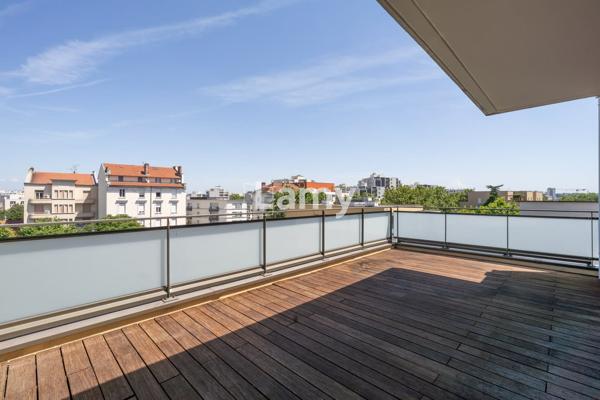 Appartement t2 avec terrasse. garage en sus à treize mille euros