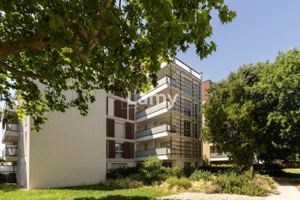 Appartement t2 avec terrasse. garage en sus à treize mille euros