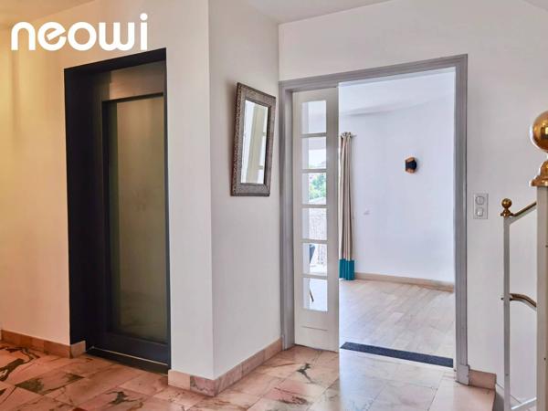 L’EXCEPTION CONTEMPORAINE – 340 M² SUR 4 NIVEAUX AVEC ASCENSEUR PRIVATIF