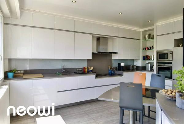 L’EXCEPTION CONTEMPORAINE – 340 M² SUR 4 NIVEAUX AVEC ASCENSEUR PRIVATIF