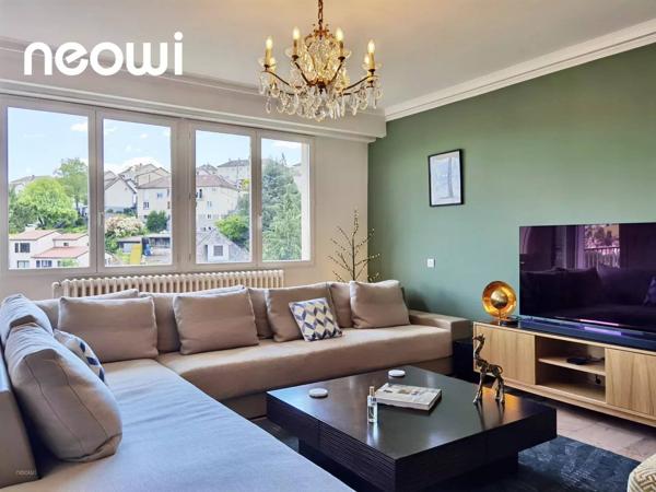 L’EXCEPTION CONTEMPORAINE – 340 M² SUR 4 NIVEAUX AVEC ASCENSEUR PRIVATIF