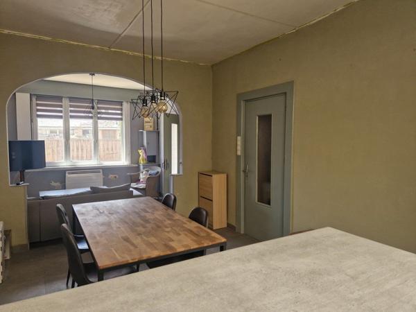 MAISON 1930 AVEC JARDINET ET COUR