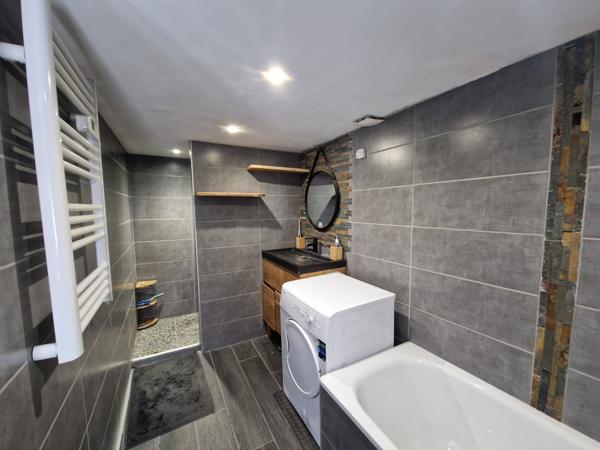 MAISON 1930 AVEC JARDINET ET COUR