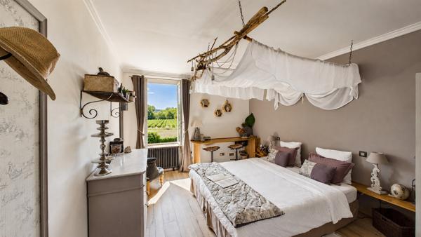 Domaine en pierre de 675 m² avec piscine sur près de 3 ha - Roquemaure Roquemaure