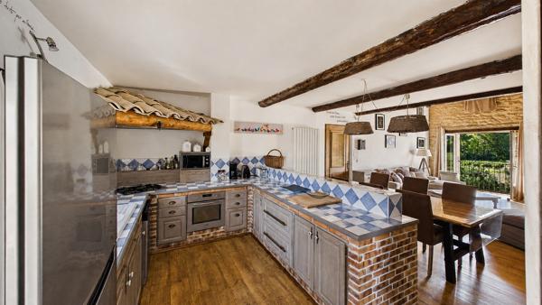 Domaine en pierre de 675 m² avec piscine sur près de 3 ha - Roquemaure Roquemaure
