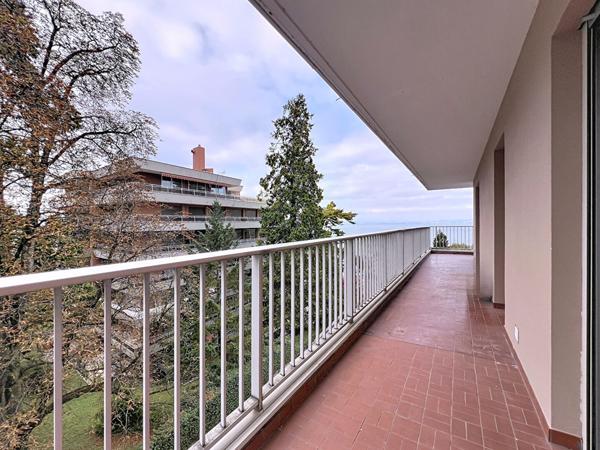 À Évian-les-Bains, T3 avec une magnifique vue sur le Léman, proche des commodités