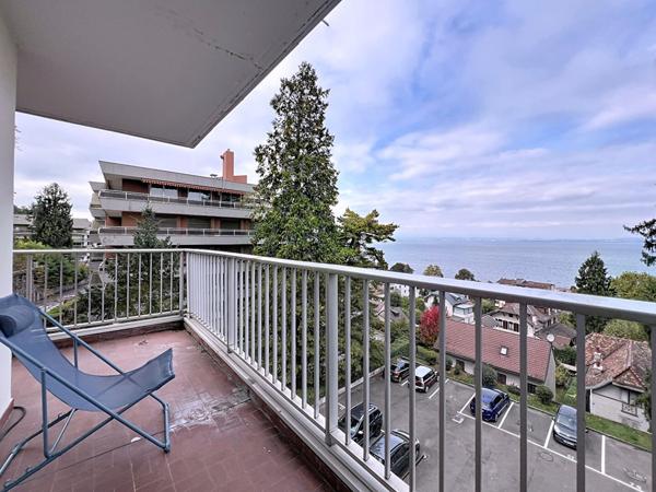 À Évian-les-Bains, T3 avec une magnifique vue sur le Léman, proche des commodités