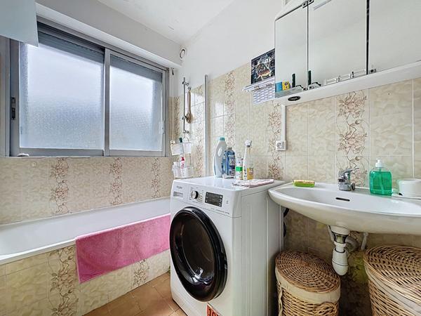 À Évian-les-Bains, T3 avec une magnifique vue sur le Léman, proche des commodités