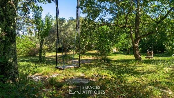Mas de charme intimiste avec grand terrain arboré et spacieuse piscine