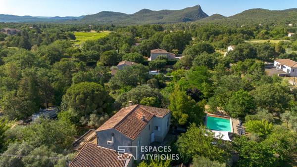 Mas de charme intimiste avec grand terrain arboré et spacieuse piscine