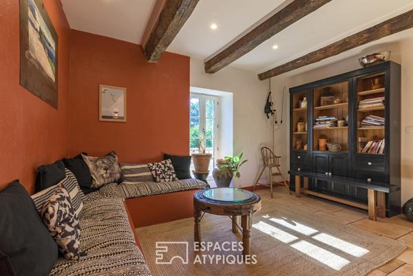 Mas de charme intimiste avec grand terrain arboré et spacieuse piscine
