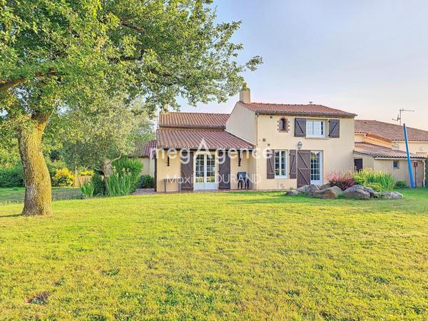 Maison à SAINT-CHRISTOPHE-DU-BOIS, 49280 - 5 pièces 140m²