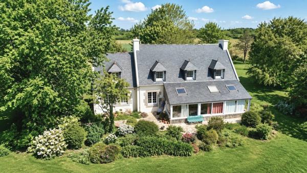 Plouhinec (29780) – Propriété de caractère de 195 m² sur 5 140 m² de terrain – À deux pas de l'océan