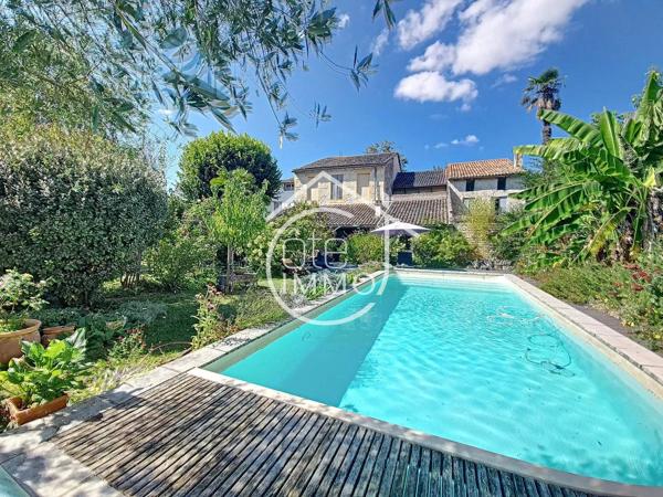 Pays Foyen : Maison de caractère avec piscine, dépendances et revenus locatifs