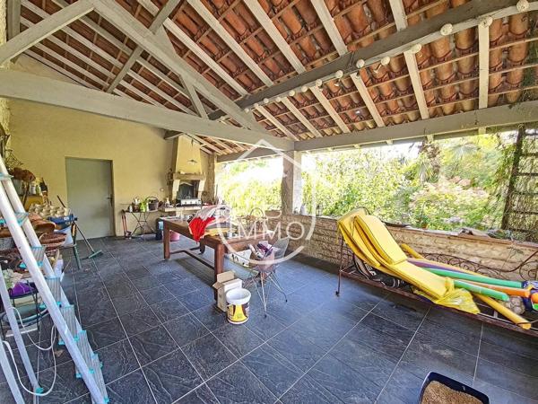 Pays Foyen : Maison de caractère avec piscine, dépendances et revenus locatifs