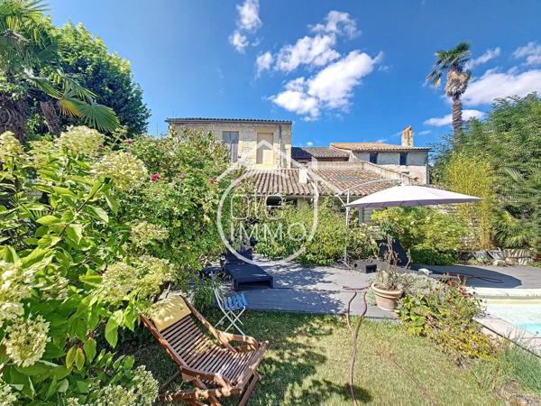 Pays Foyen : Maison de caractère avec piscine, dépendances et revenus locatifs