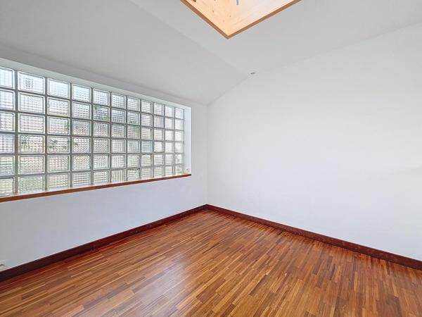 DUPLEX AVEC ROOFTOP, TERRASSE ET PARKING AUX LILAS