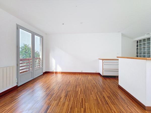 DUPLEX AVEC ROOFTOP, TERRASSE ET PARKING AUX LILAS