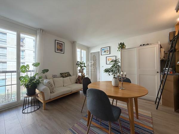 "Versailles Château" Bel appartement de 2 pièces de 42 m2 avec cave ! Loyer 1 320 €/mois charges comprises **  - Référence  7890