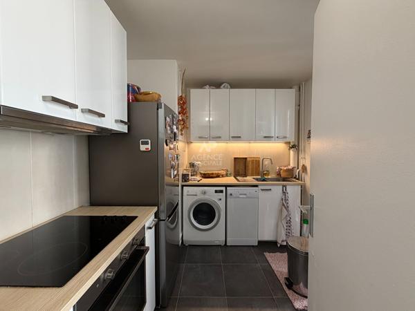 "Versailles Château" Bel appartement de 2 pièces de 42 m2 avec cave ! Loyer 1 320 €/mois charges comprises **  - Référence  7890
