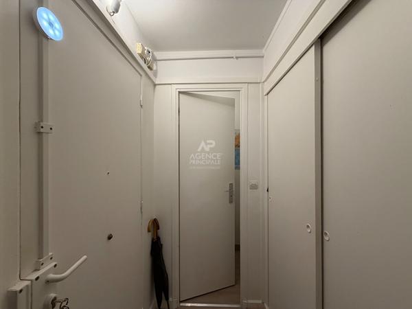 "Versailles Château" Bel appartement de 2 pièces de 42 m2 avec cave ! Loyer 1 320 €/mois charges comprises **  - Référence  7890
