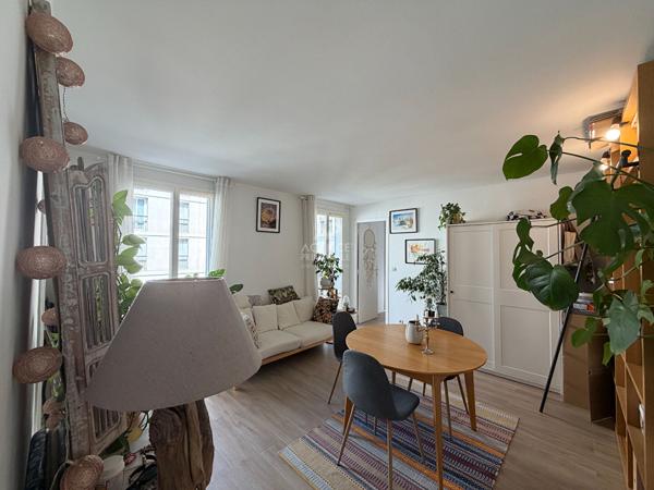 "Versailles Château" Bel appartement de 2 pièces de 42 m2 avec cave ! Loyer 1 320 €/mois charges comprises **  - Référence  7890